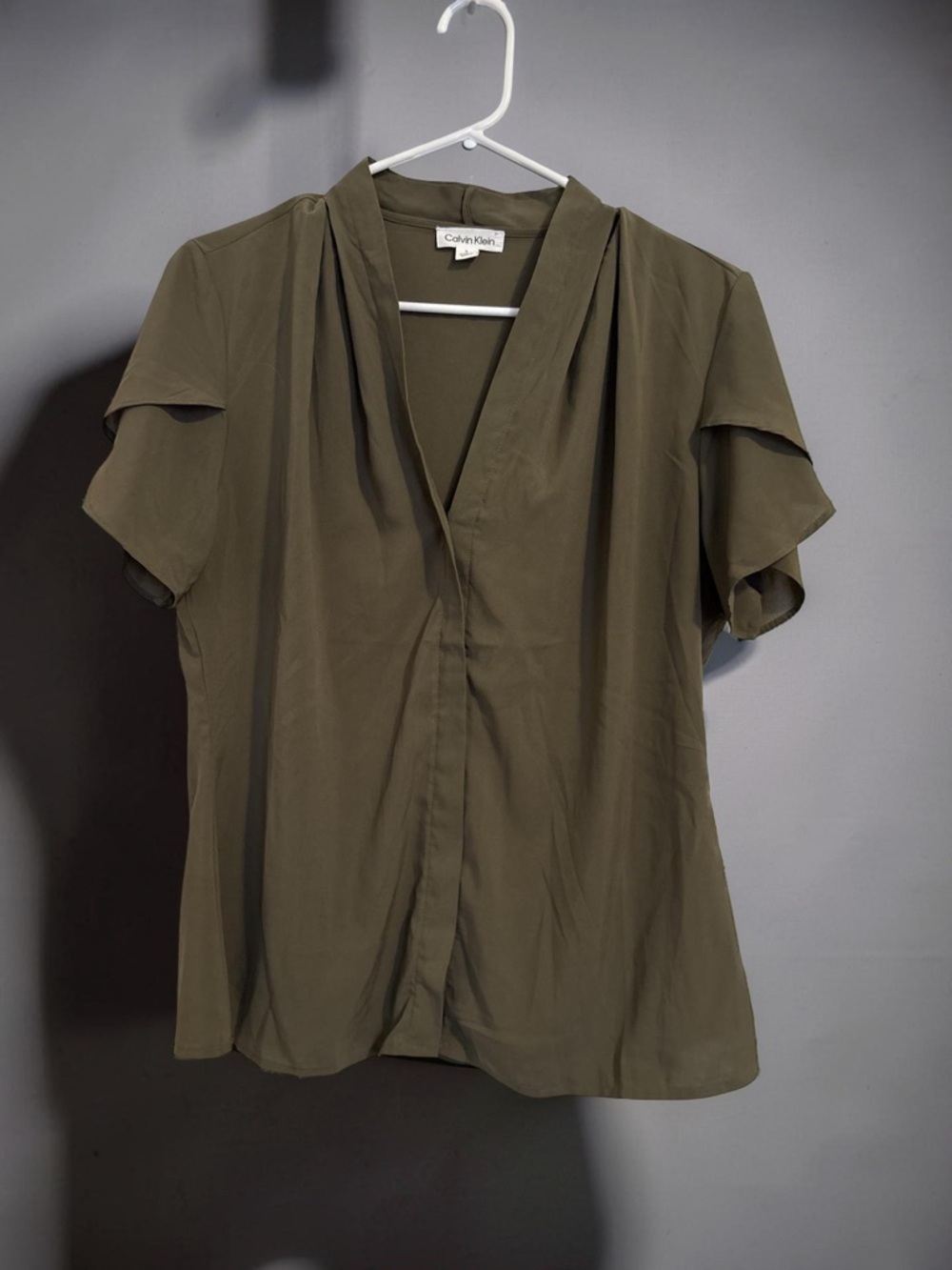 Calvin Klein Flowy V-Neck Blouse – Lightweight Elegant Top